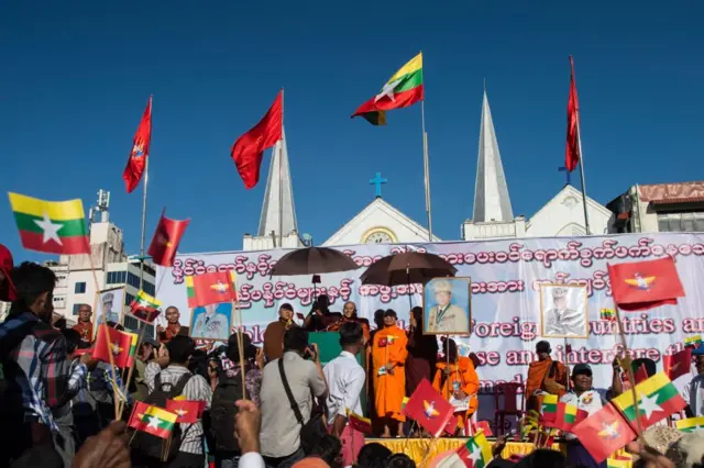 ၂၀၁၈ ခုနှစ်၊ တပ်ထောက်ခံသူ အမျိုးသားရေးသမားတွေ ဦးဆောင်တဲ့ ရိုဟင်ဂျာပဋိပက္ခအတွက် မြန်မာစစ်ဗိုလ်ချုပ်တွေ တာဝန်ခံစေရေး ပြောဆိုတဲ့ နိုင်ငံတကာနဲ့ အဖွဲ့အစည်းတွေကို ဆန့်ကျင်ပွဲ(ပုံဟောင်း)