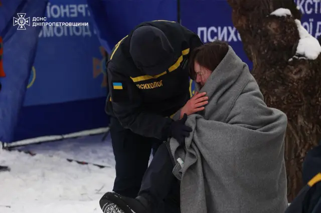 Психологи оказывают помощь жильцам попавшего под удар дома