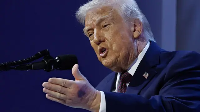 डोनाल्ड ट्रंप