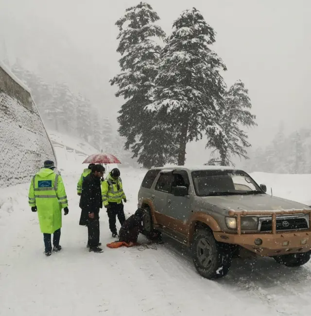 چترال 16 انچ برفباری ریکارڈ کی گئی ہے۔