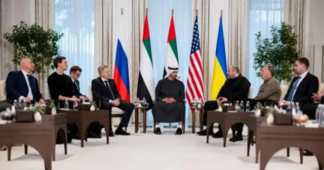 Делегации России, Украины и США на переговорах в Абу-Даби