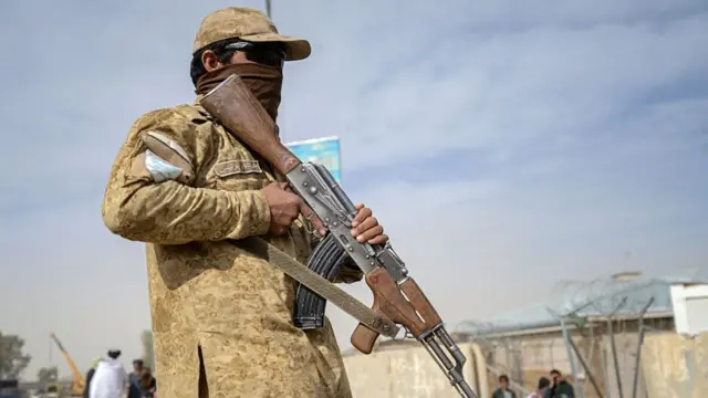 इस्माइली मुसलमानों ने धर्म परिवर्तन के लिए धमकी दिए जाने का भी आरोप लगाया है