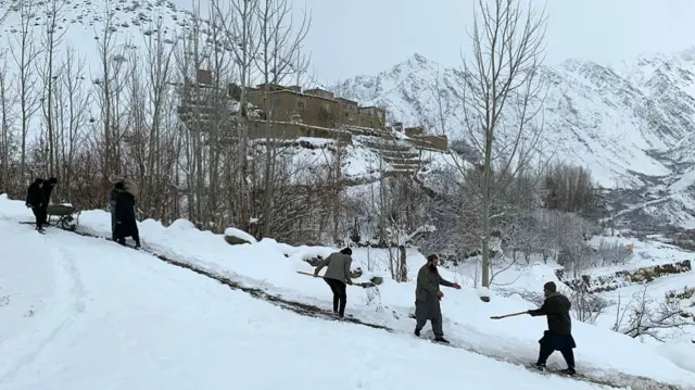 अफ़ग़ानिस्तान में भारी बर्फ़बारी