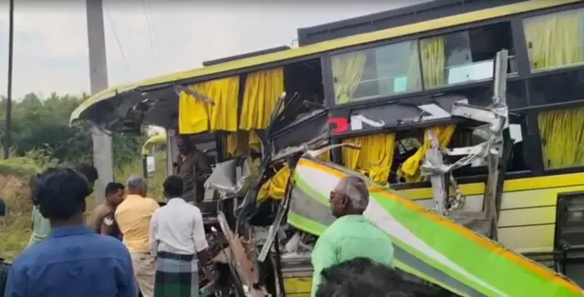 மதுரை, 2 பேருந்துகள் மோதல்