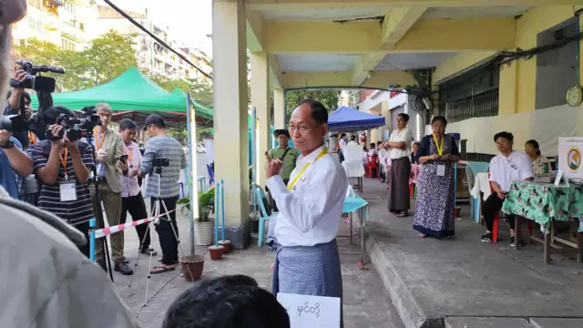 ဇန်နဝါရီ ၂၅ ရက်၊ ရွေးကောက်ပွဲအပိုင်း ၃ ပြုလုပ်တဲ့ရက်မှာ လမ်းမတော်မြို့နယ်မဲရုံကို မဲလာရောက်ပေးခဲ့တဲ့ ဦးကိုကိုကြီး