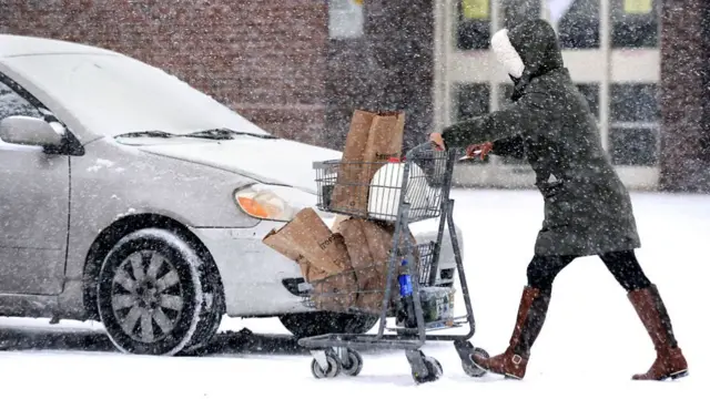 अमेरिका में बर्फ़ीला तूफ़ान