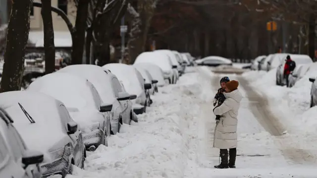 अमेरिका में बर्फ़ीला तूफ़ान
