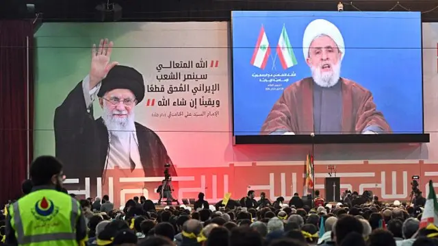 سخنرانی تلویزیونی نعیم قاسم، دبیرکل حزب‌الله لبنان، و تصویری از رهبر جمهوری اسلامی