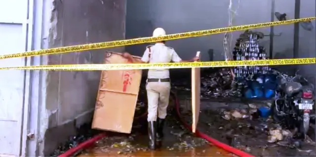 कोलकाता के दो गोदाम में आग