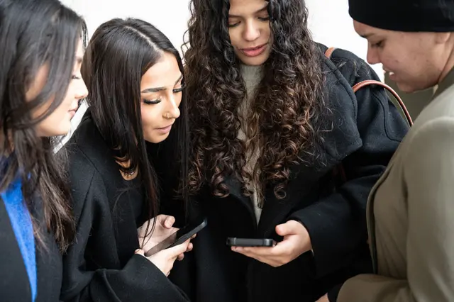 फ़्रांस में सोशल मीडिया बैन