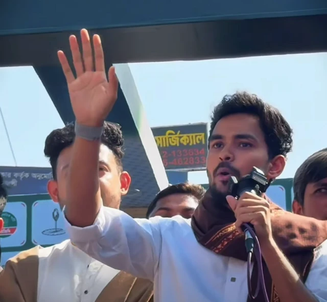 কুমিল্লার দেবীদ্বারে (কুমিল্লা-৪) এনসিপি'র পথসভায় বক্তব্য রাখছেন জাতীয় নাগরিক পার্টির (এনসিপি) মুখপাত্র ও নির্বাচন পরিচালনা কমিটির চেয়ারম্যান আসিফ মাহমুদ সজীব ভূইয়া