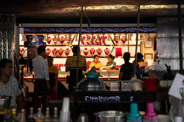 ဇန်နဝါရီလ ၂၆ ရက် ရန်ကုန်မြို့က ရွှေဆိုင်တစ်ဆိုင်မြင်ကွင်း