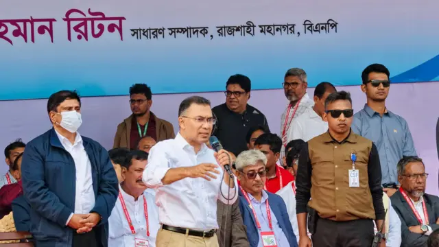 রাজশাহীর মাদরাসা মাঠে আয়োজিত নির্বাচনি জনসভায় বিএনপির চেয়ারম্যান তারেক রহমান