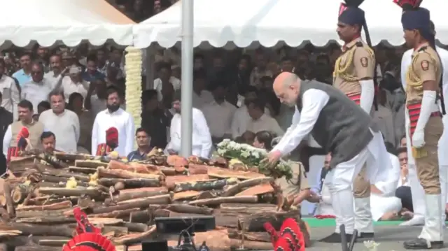 अजित पवार को अमित शाह की अंतिम श्रद्धांजलि