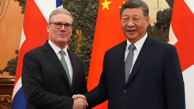 ब्रिटेन के प्रधानमंत्री किएर स्टार्मर और चीनी राष्ट्रपति शी जिनपिंग