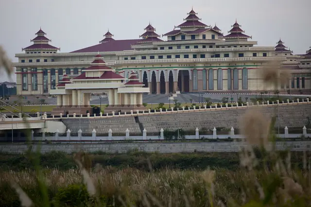 ပြည်ထောင်စုလွှတ်တော်အဆောက်အဦး မြင်ကွင်း (ပုံဟောင်း)