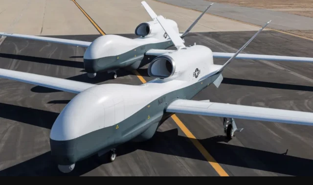 Diyaaradaha aan duuliyaha lahayn ee Triton - oo lagu arkay sawir kayd ah - ayaa muddo dheer ciidamada badda ee Maraykanku u isticmaali jireen ilaalinta badda