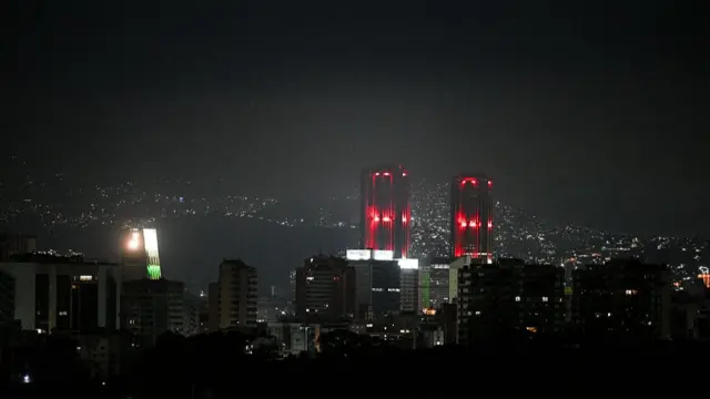 Una vista de la Ciudad de Caracas en la madrugada de los ataques de EE.UU. contra Venezuela.