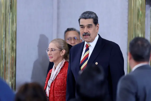 Tổng thống Venezuela Nicolás Maduro và vợ ông, Cilia Flores, tham dự một cuộc họp báo tại khách sạn Meliá Caracas vào ngày 1 tháng 9 năm 2025, tại Caracas, Venezuela.