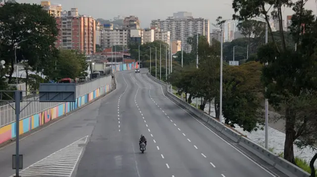 3 जनवरी, 2026 को वेनेज़ुएला की राजधानी काराकास की एक सड़क