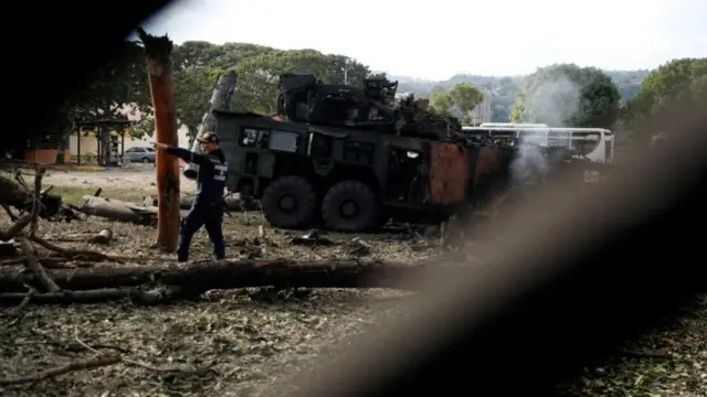 Equipamentos militares venezuelanos destruídos na base aérea de La Carlota