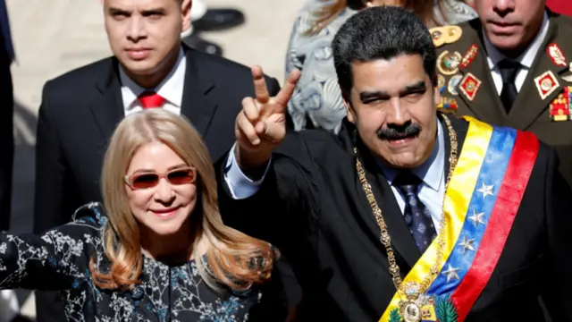 Nicolás Maduro y Cilia Flores estarían siendo trasladados a Nueva York.