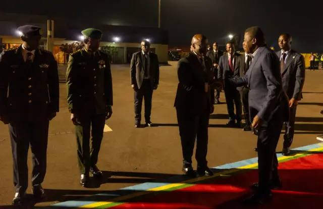 Ku kibuga cy'indege yakiriwe na Minisitiri Nduhungirehe hamwe n'umugaba mukuru w'ingabo na komiseri mukuru wa polisi y'u Rwanda