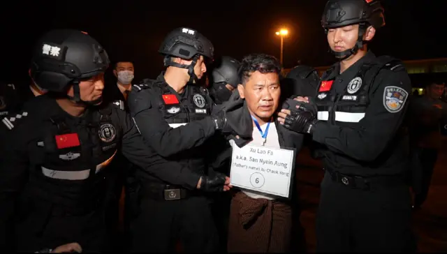 ရွှီလောက်ဖား ကို နှစ်နှစ်ဆိုင်းငံ့သေဒဏ် ချမှတ်