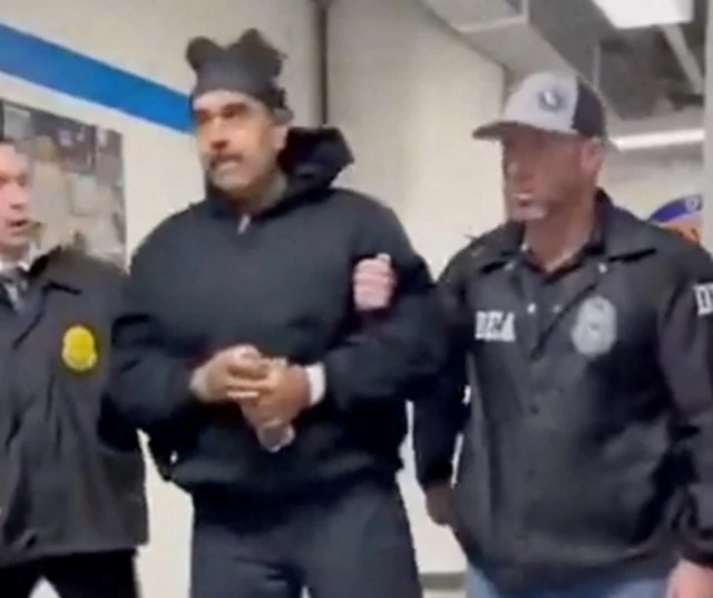 الرئيس الفنزويلي نيكولاس مادورو فور وصوله إلى نيويورك داخل إدارة مكافحة المخدرات الأمريكية