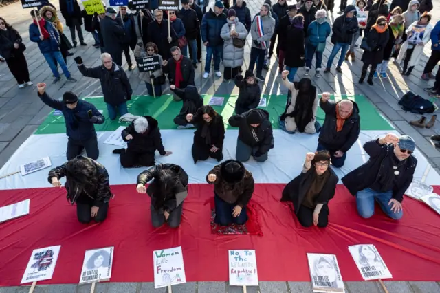 تظاهرات همبستگی با اعتراضات ایران در پاریس