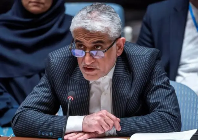 د ايران استازی