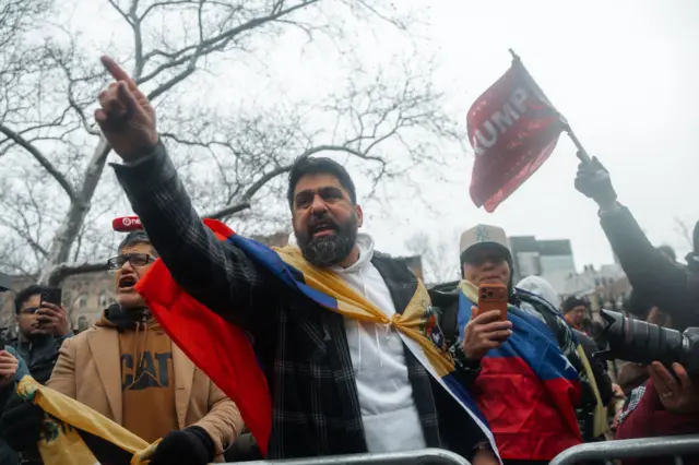 Manifestantes opositores a Maduro se manifiestan en Nueva York