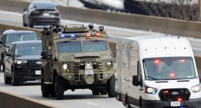 نیکلاس مادورو پس از جلسه دادگاه، از محل خارج شد