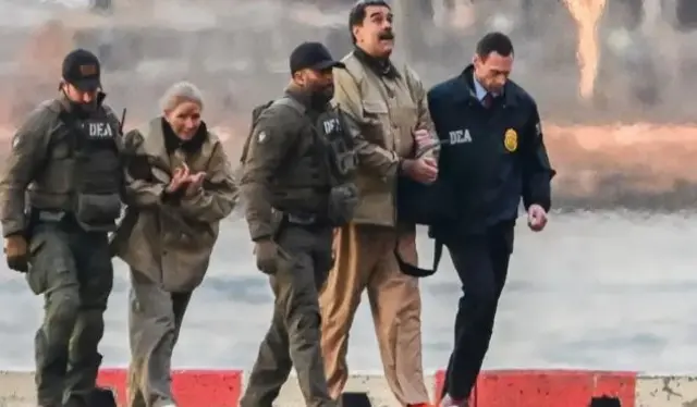 مادورو وزوجته سيليا فلوريس، رفقة رجال أمن.
