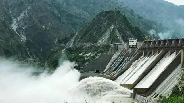 انڈیا کے زیرِ انتظام میں موجود سلال ڈیم جو دریائے چناب پر واقع ہے