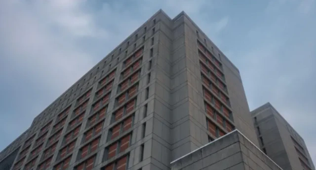 مركز الاحتجاز الحضري (MDC) في بروكلين، نيويورك.