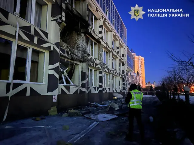 Здание пострадавшего от атаки дронов медицинского учреждения