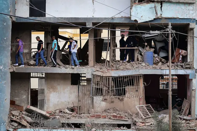 ভেনেজুয়েলায় মার্কিন হামলায় ক্ষতিগ্রস্ত একটি ভবন