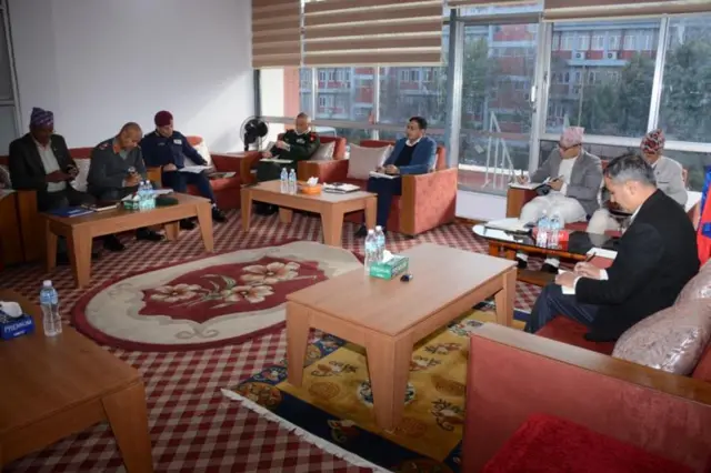 नेपाल के गृह मंत्रालय के अधिकारियों ने हालात पर काबू के लिए बैठक की