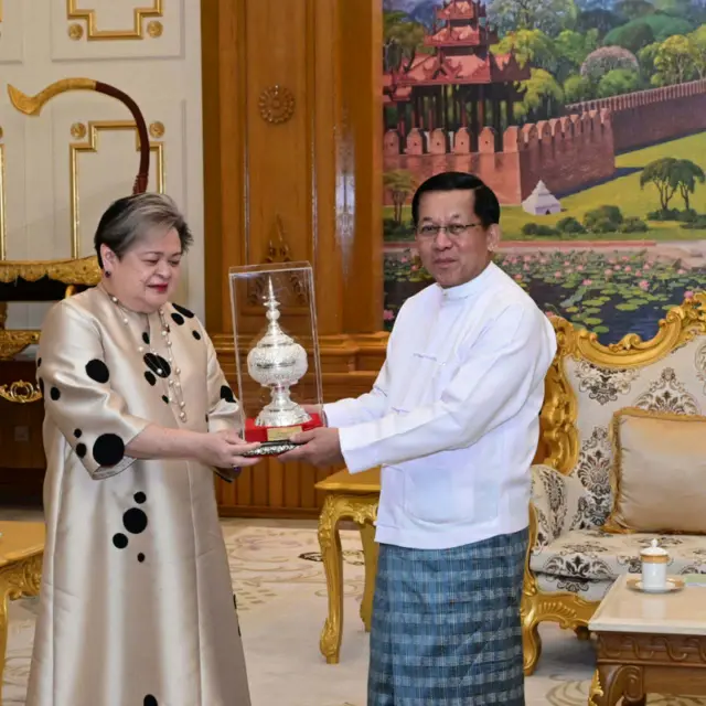 မစ္စမာရီယာ ထရီဆာပါရန်နို လာဇာဇိုနဲ့ မြန်မာ စစ်ခေါင်း‌ဆောင်