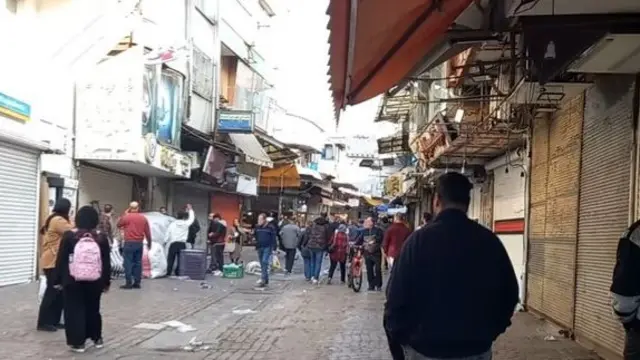 در تصویری که از امروز از بازار رشت منتشر شده است مغازه‌ها تعطیل است