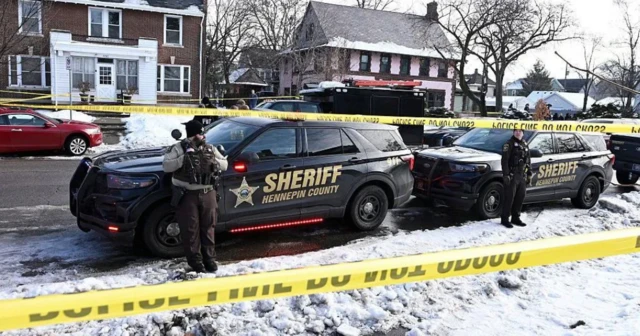 Ndị uweojii gbara gburugburu ebe onye ọrụ ICE gbagburu otu nwanyị na Minneapolis