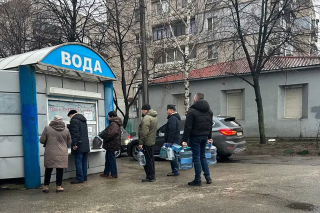 Очередь за питьевой водой в Днепре