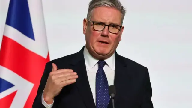 Ra'iisul wasaaraha Ingiriiska Starmer