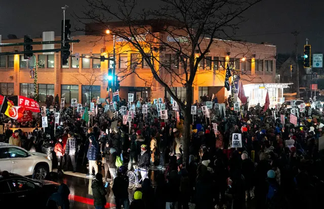 မိနီယာပိုလစ်မြို့မှာ လမ်းပေါ်ထွက်ဆန္ဒပြ