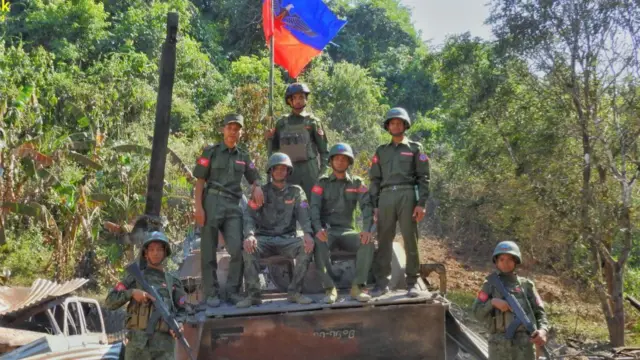 AA တပ်ဖွဲ့ဝင်တွေ (ပုံဟောင်း)