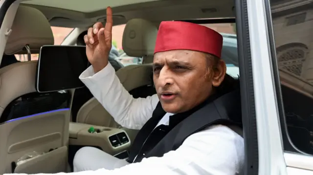 अखिलेश यादव
