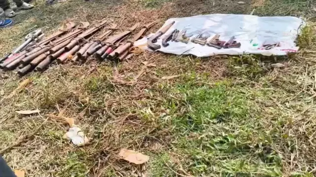 র‍্যাবের উদ্ধার করা অস্ত্র