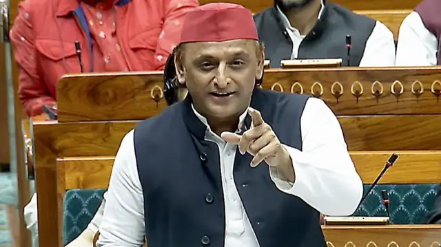 अखिलेश यादव