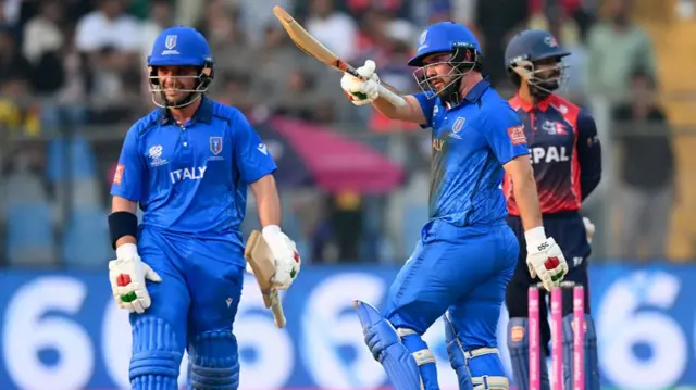 ए मोस्का और जे मोस्का